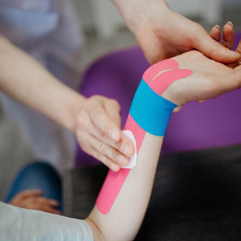 Kinesiologisches Tape Anlage Unterarm - Therapie Raum Mobile Massage Braunau - Lymphdrainage | Schmerztherapie | Training